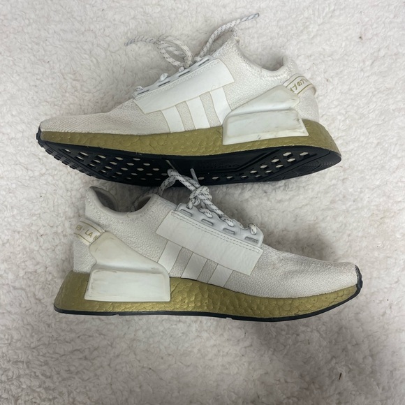 Wmns NMD_R1 V2 'Gold Boost - Picture 4 of 9